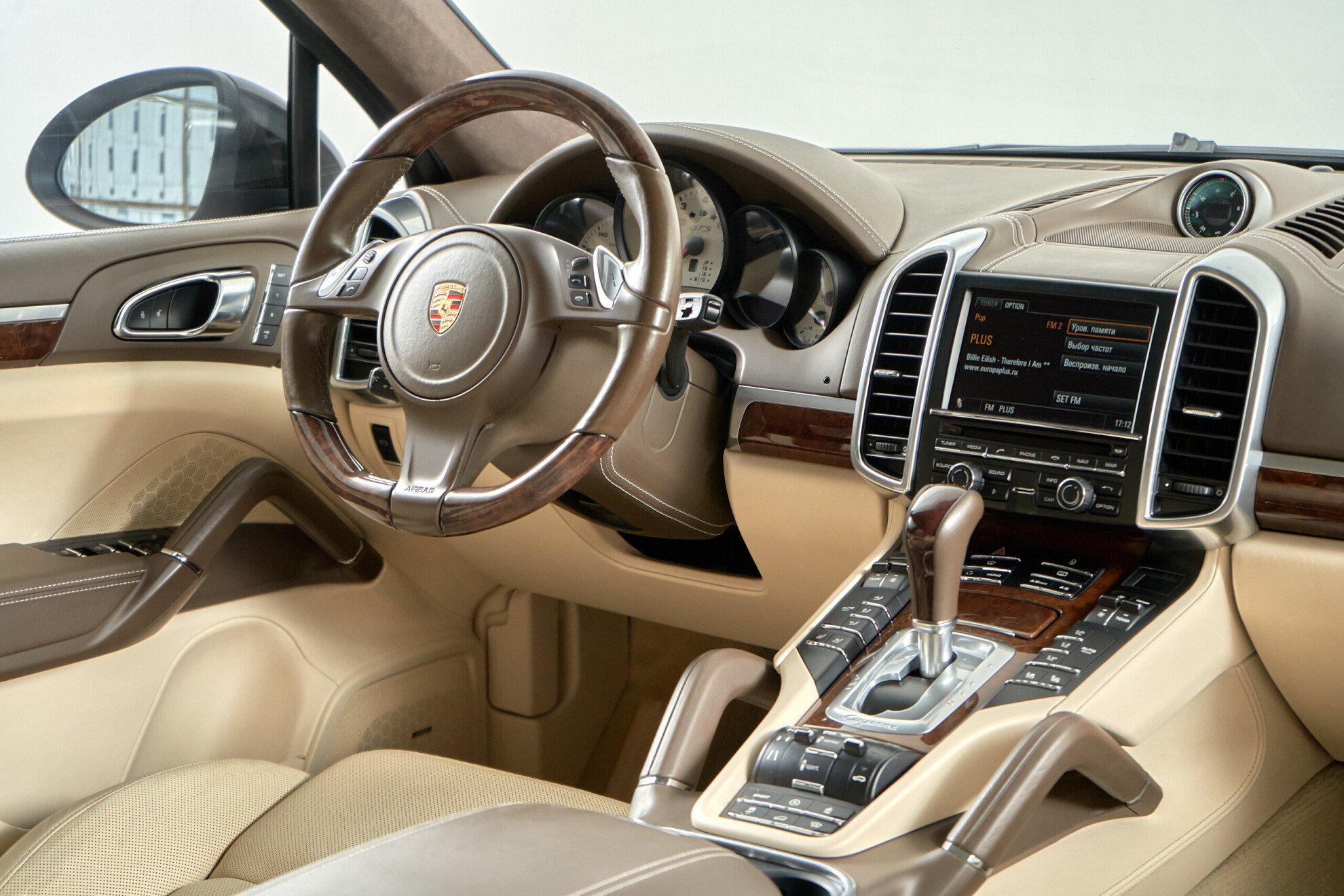 Porsche Cayenne 2012, черный
