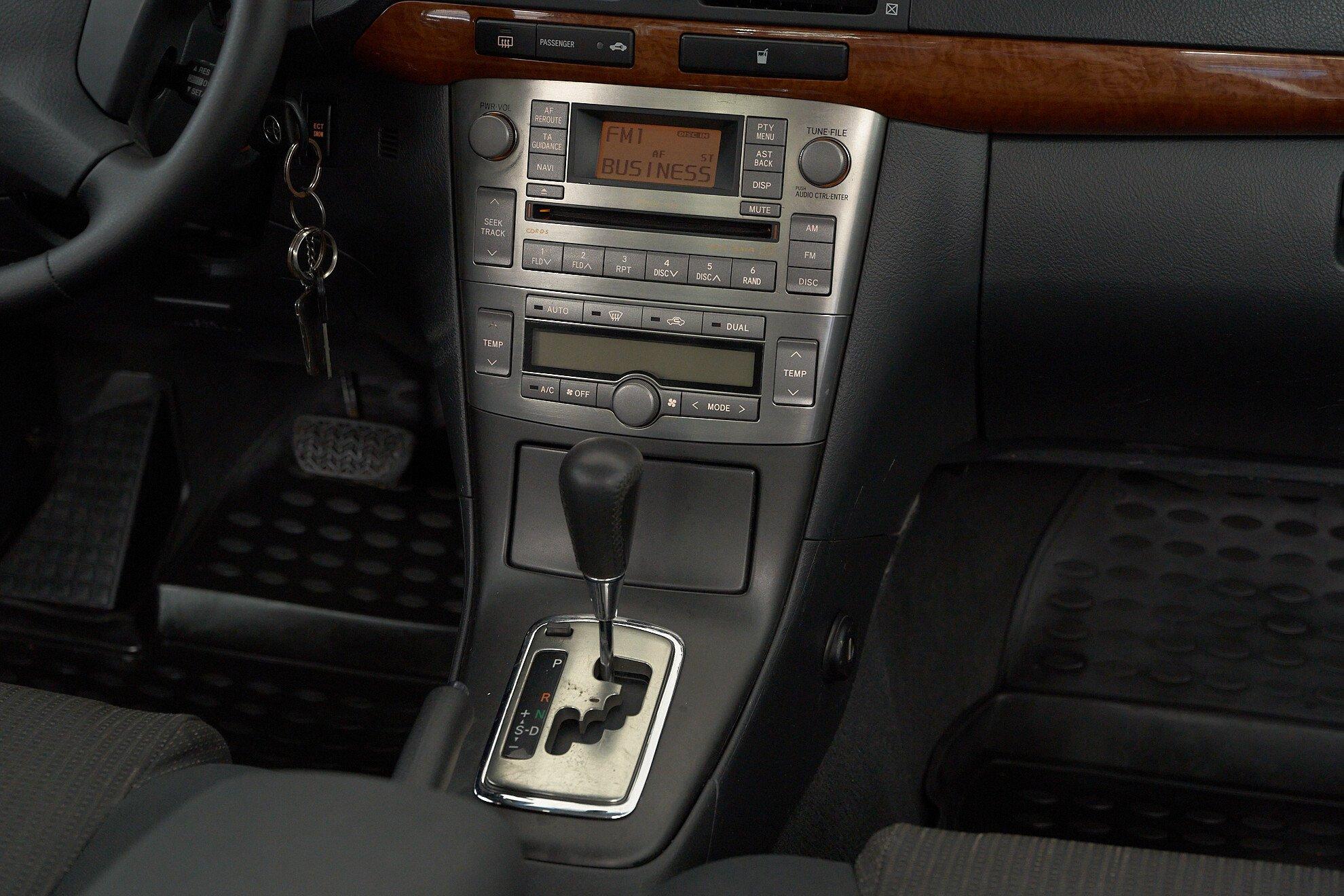 Toyota Avensis 2008, серебряный