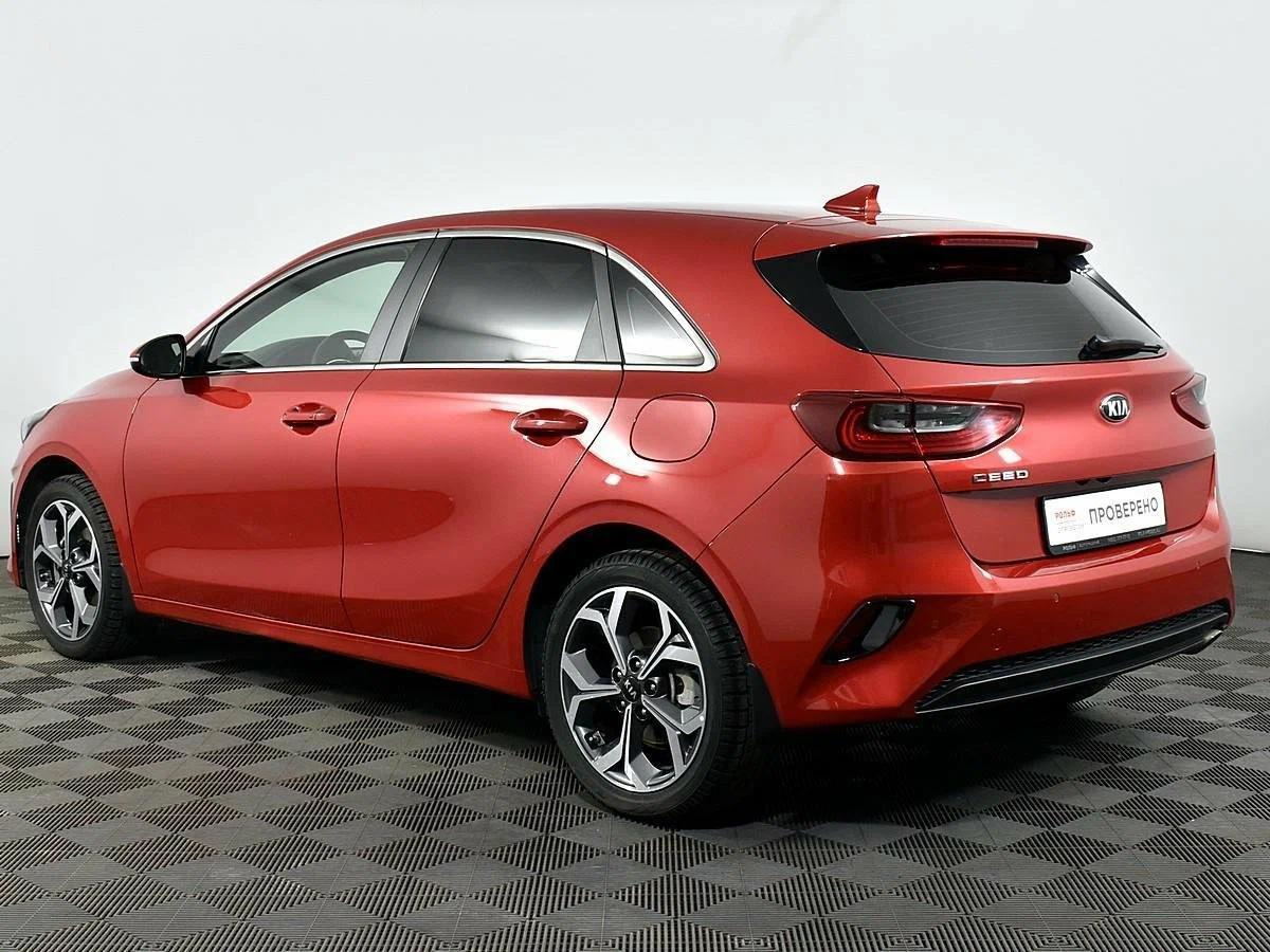 Kia Ceed 2020, красный
