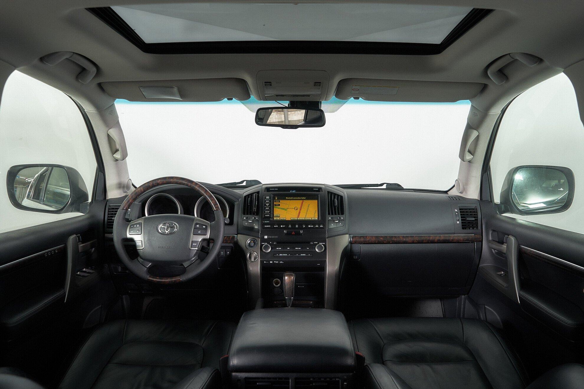 Toyota Land Cruiser 2011, белый