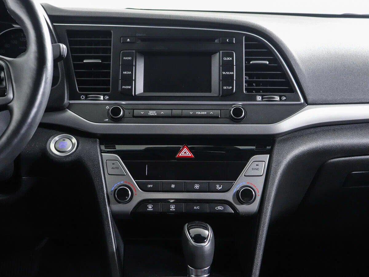 Hyundai Elantra 2018, серый