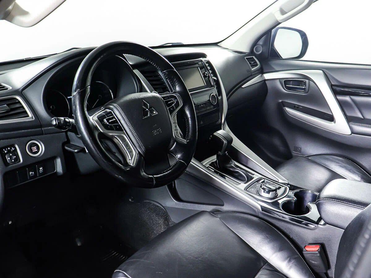 Mitsubishi Pajero Sport 2020, черный