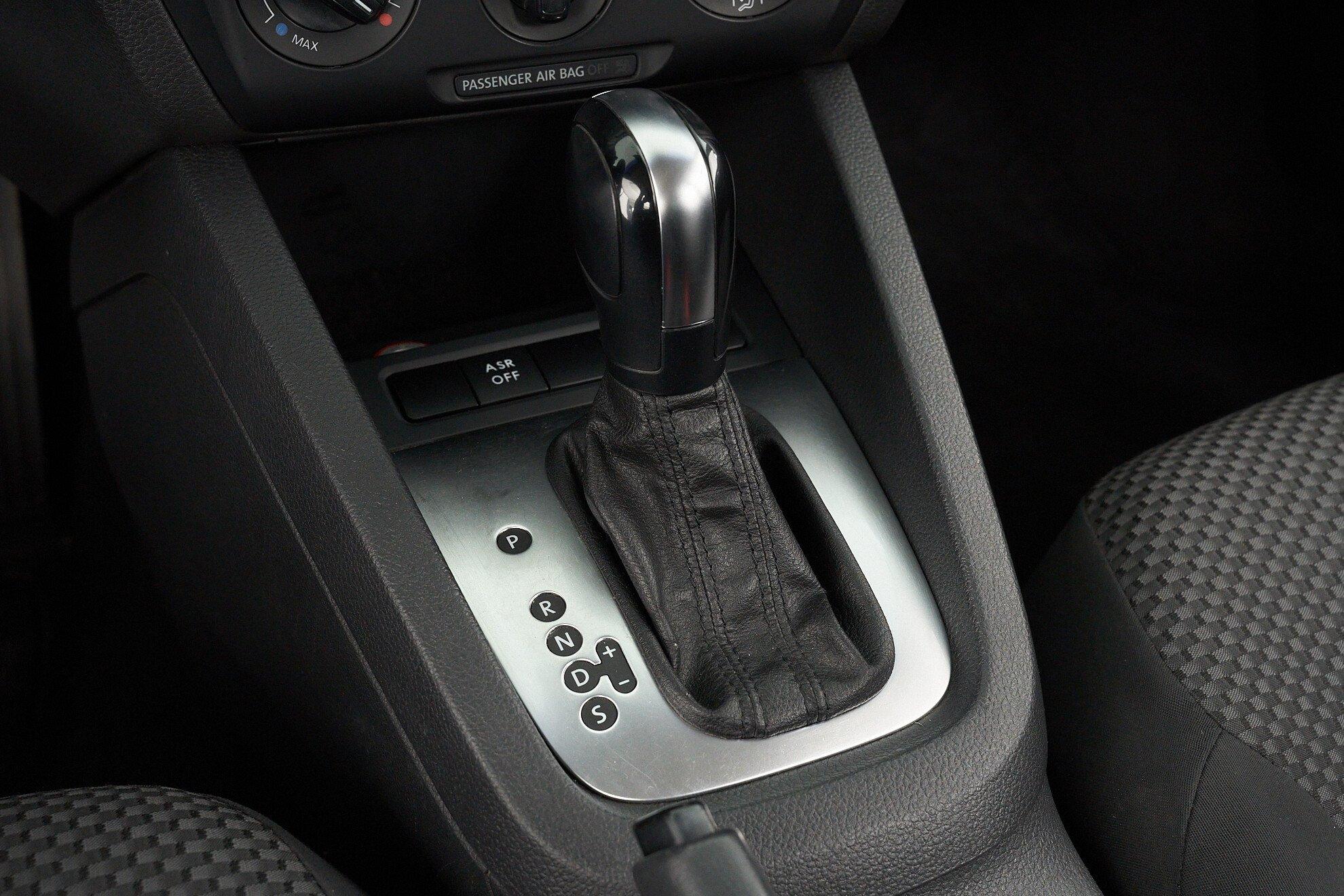 Volkswagen Jetta 2013, черный