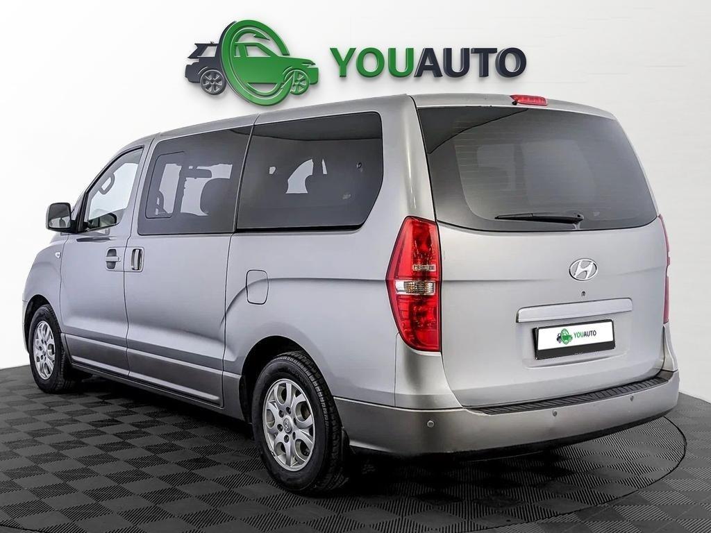 Hyundai H-1 2013, серебряный