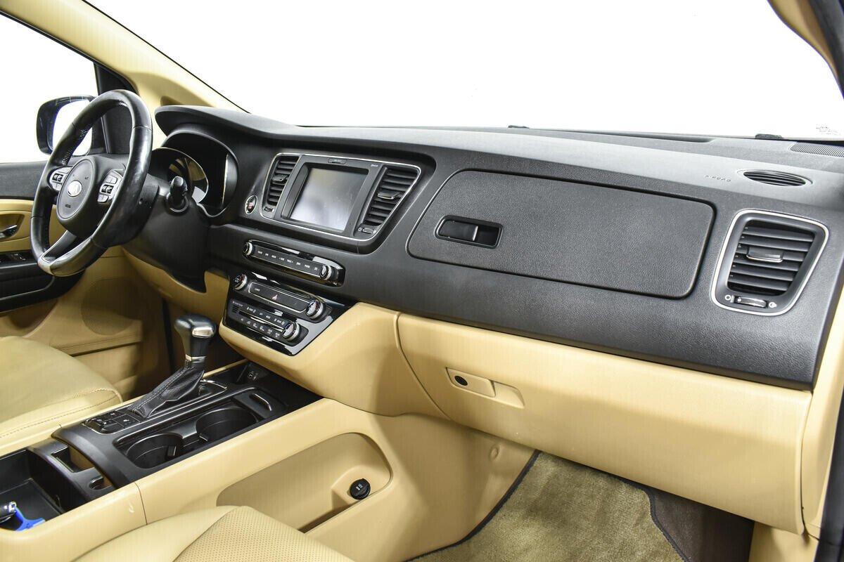 Kia Carnival 2018, черный
