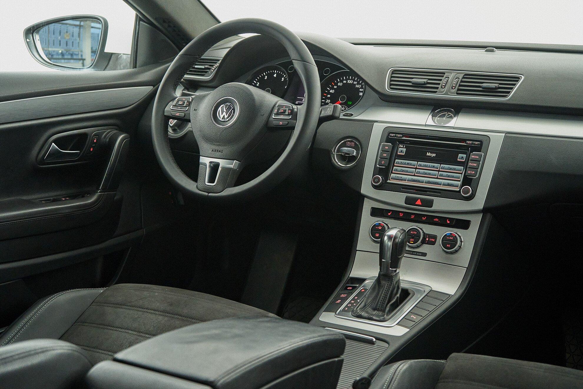 Volkswagen Passat CC 2013, белый