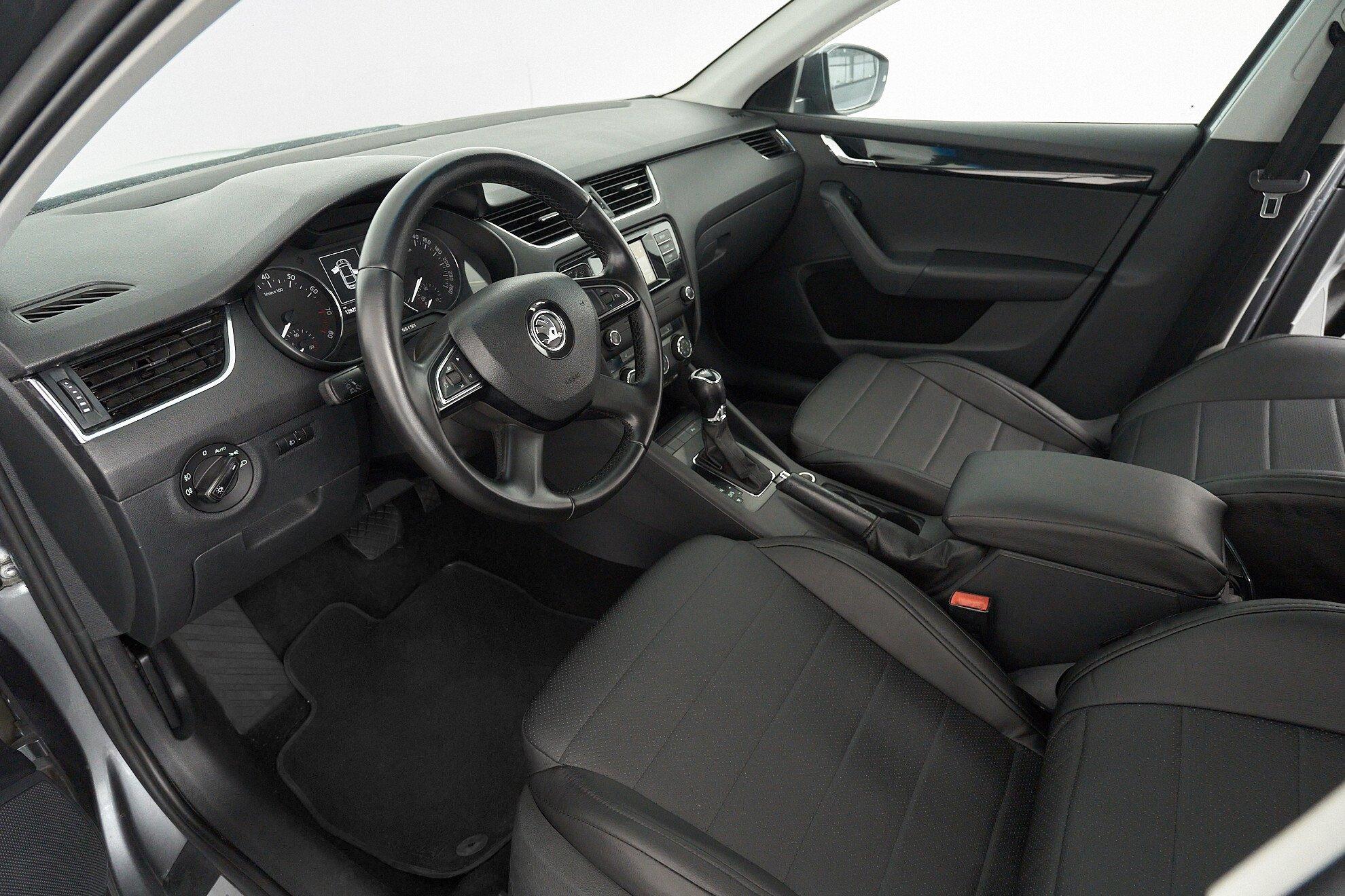 Skoda Octavia 2015, серый