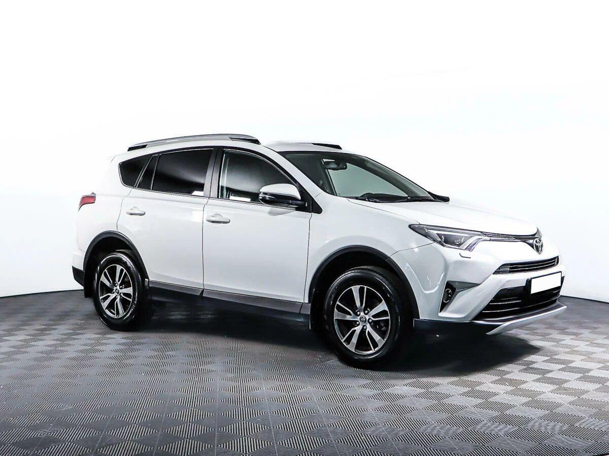 Toyota RAV4 2018, белый