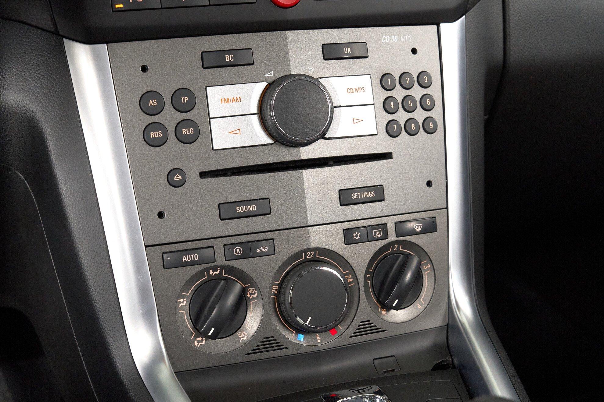 Opel Antara 2013, черный