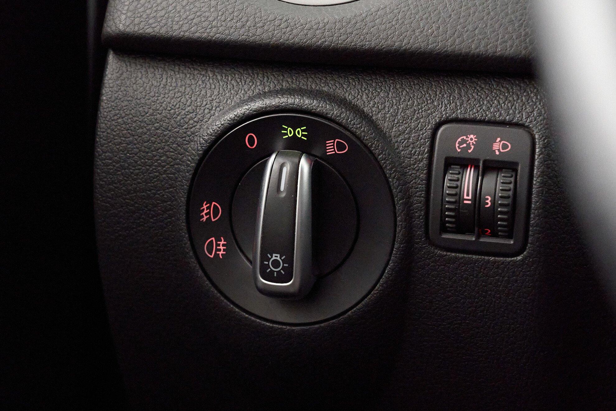 Volkswagen Tiguan 2011, серебряный
