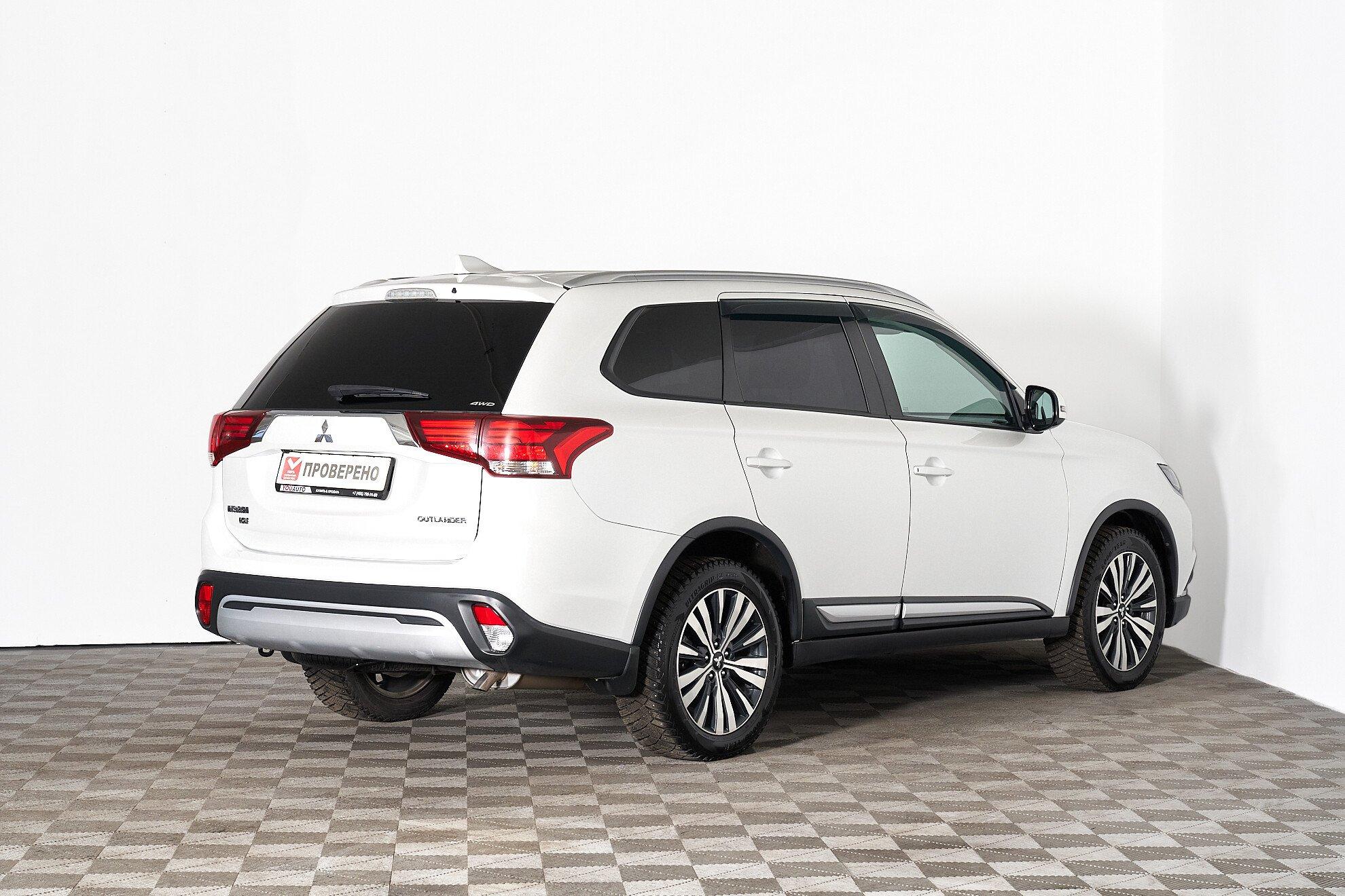 Mitsubishi Outlander 2019, белый