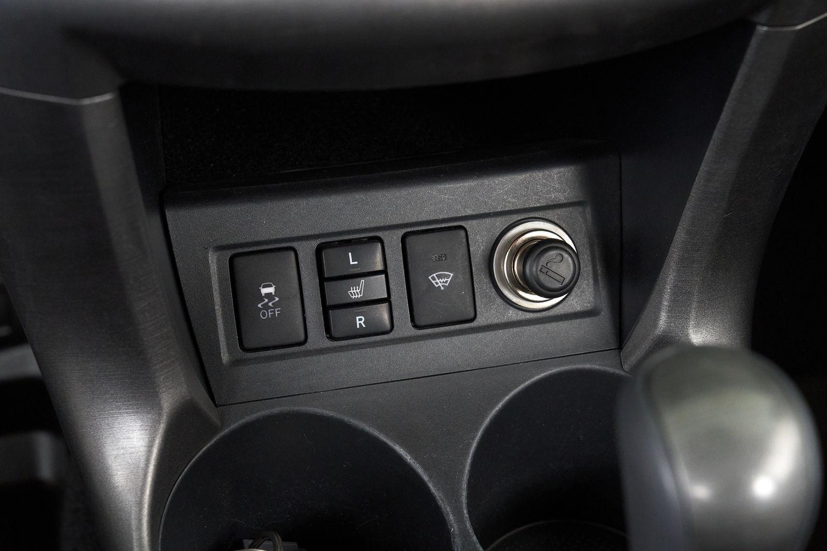 Toyota RAV4 2011, белый