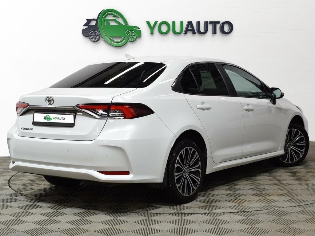 Toyota Corolla 2021, белый