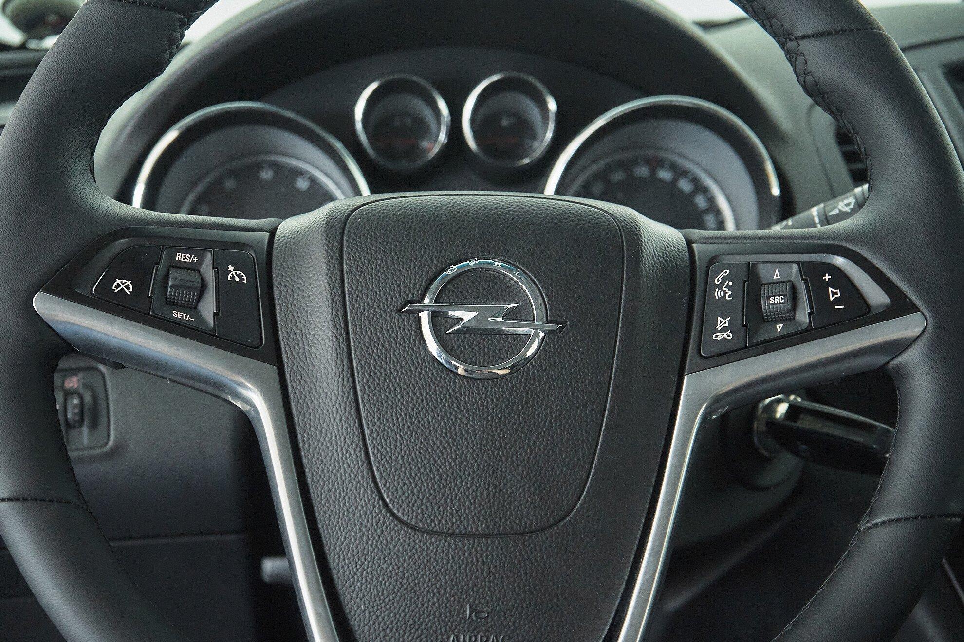 Opel Insignia 2012, черный