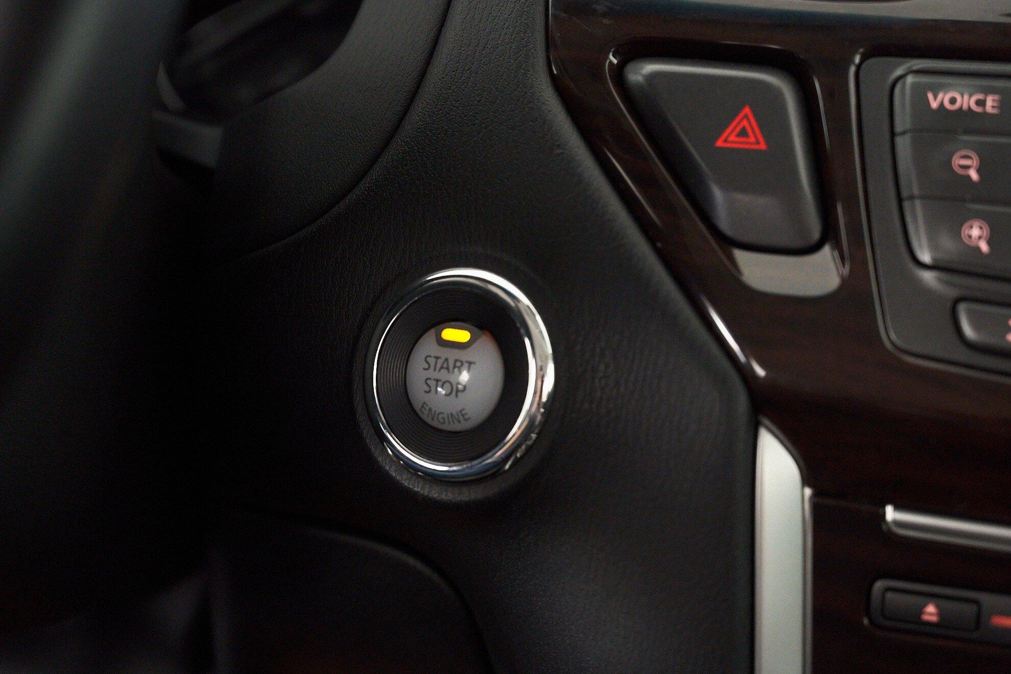 Nissan Pathfinder 2014, серый