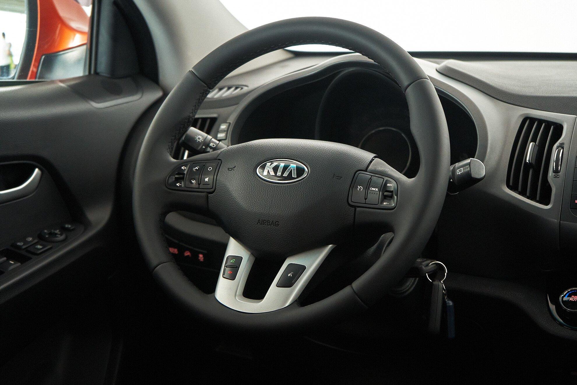 Kia Sportage 2011, оранжевый