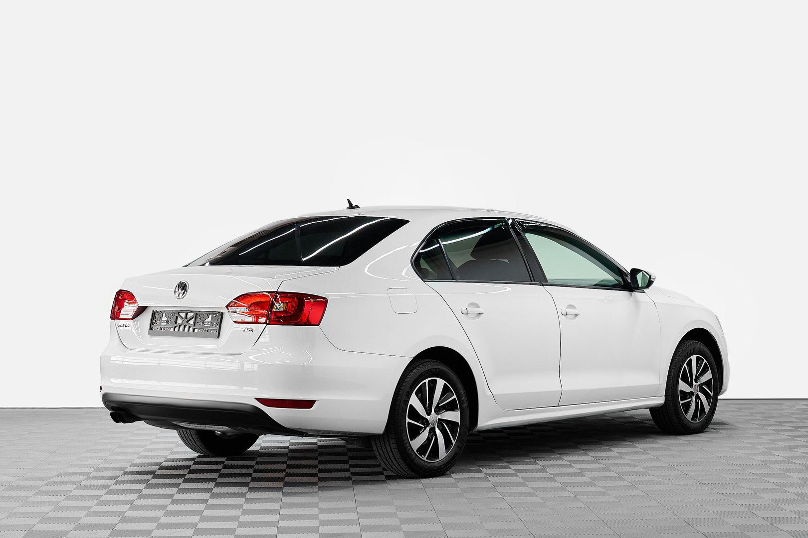 Volkswagen Jetta 2012, белый