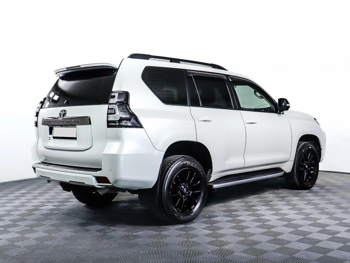 Toyota Land Cruiser Prado 2023, белый
