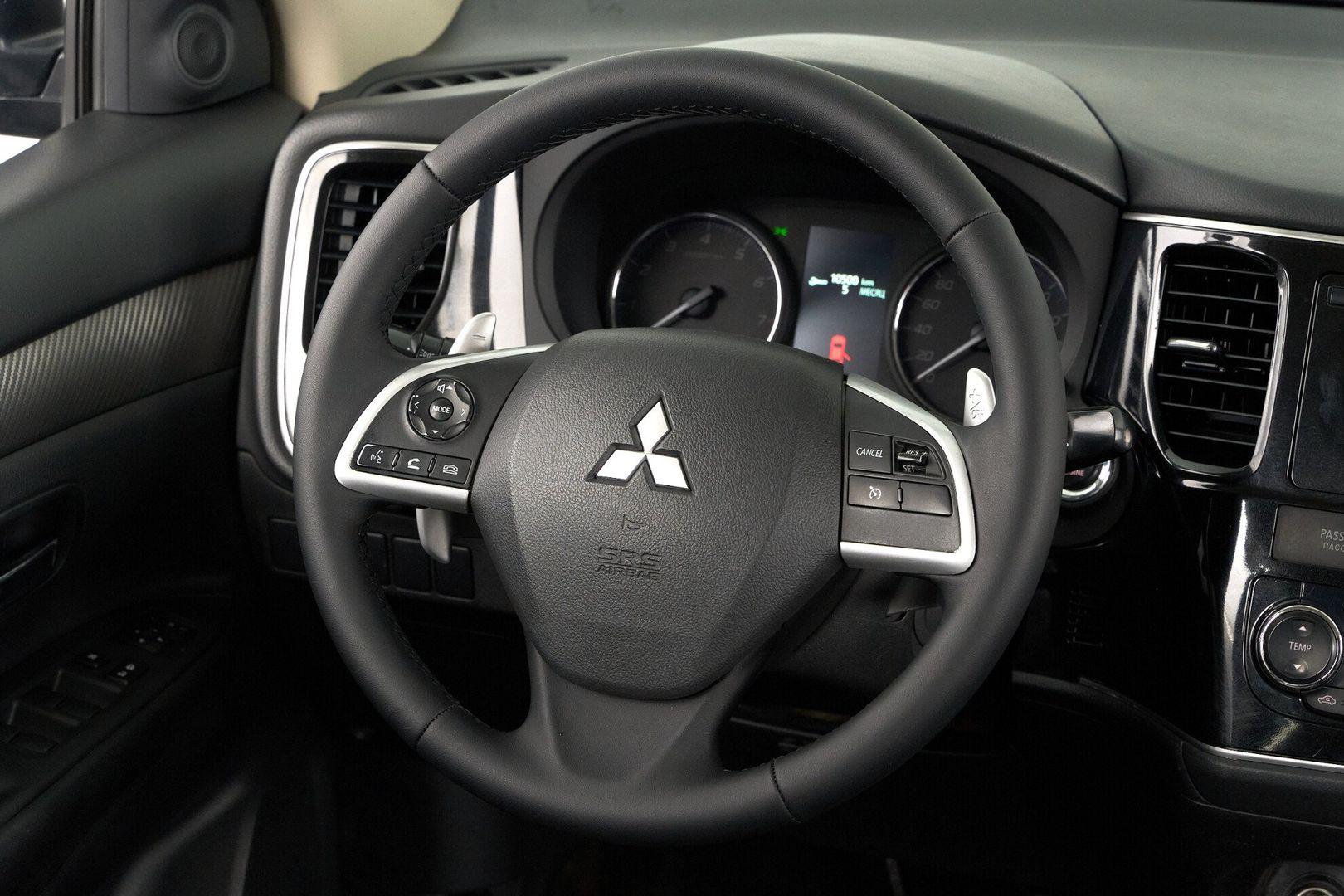 Mitsubishi Outlander 2014, черный