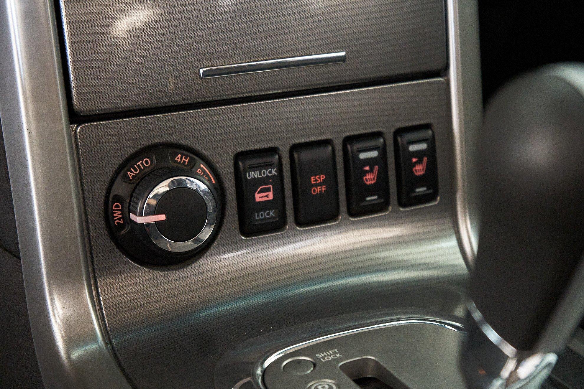 Nissan Pathfinder 2011, черный