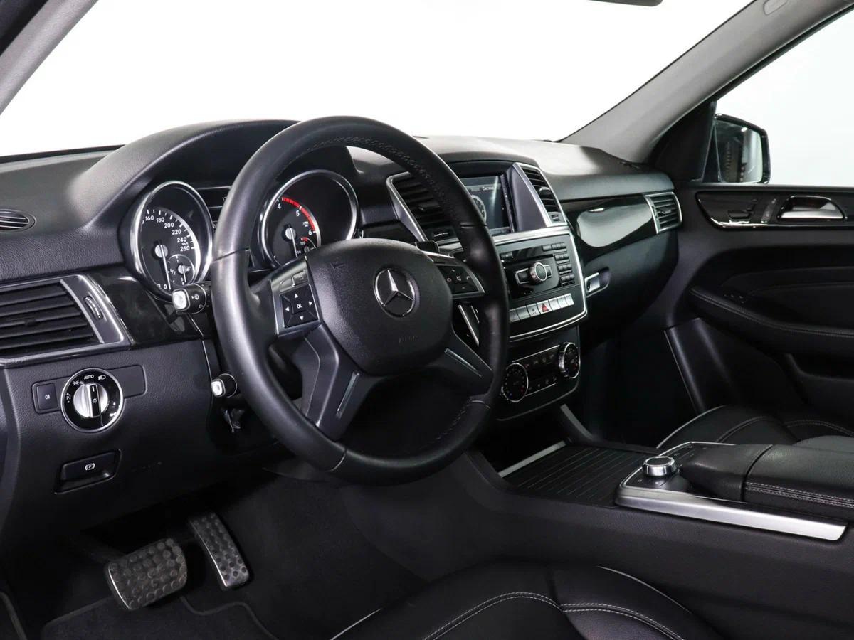 Mercedes-Benz M-Класс 2012, черный