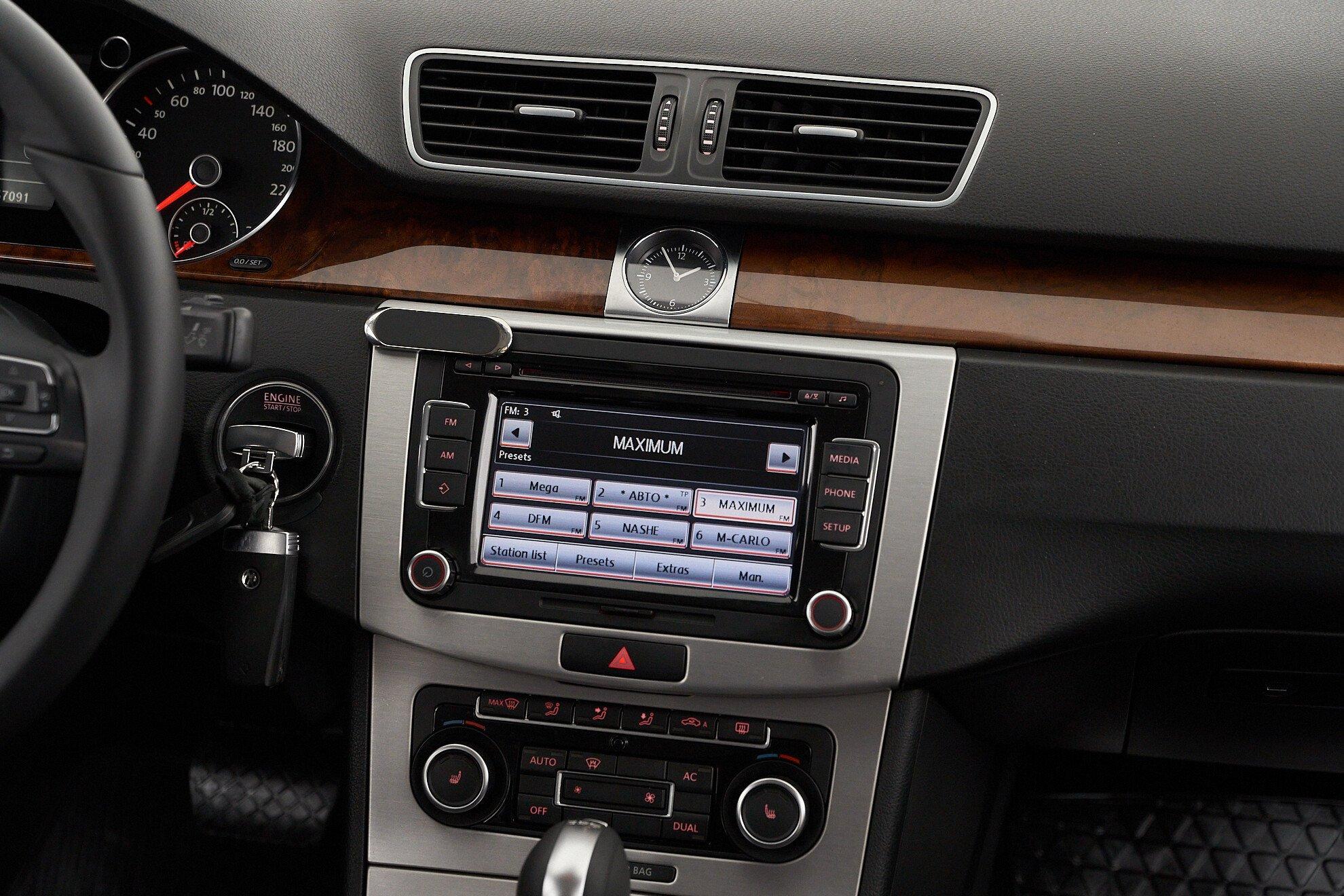 Volkswagen Passat CC 2011, синий
