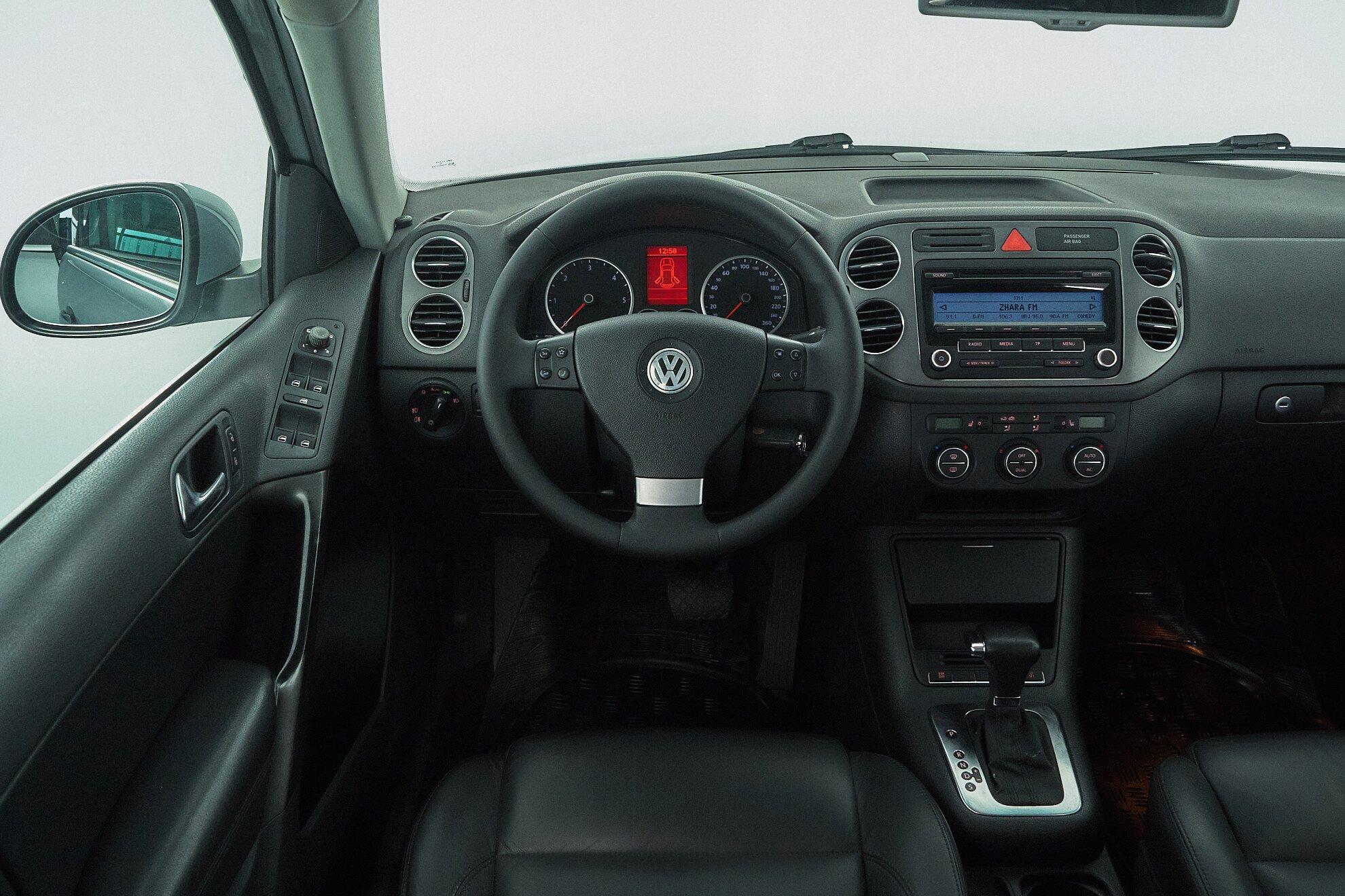 Volkswagen Tiguan 2009, серебряный