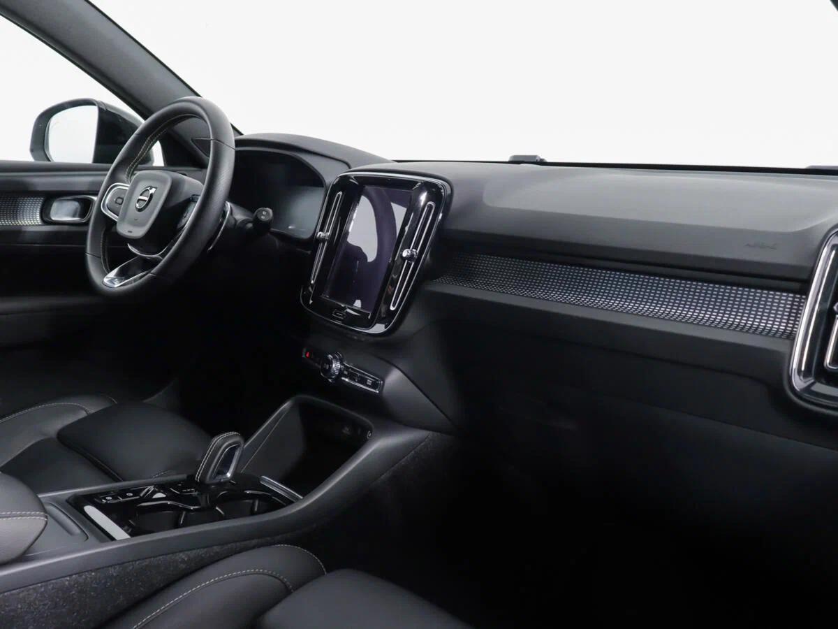 Volvo XC40 2020, белый