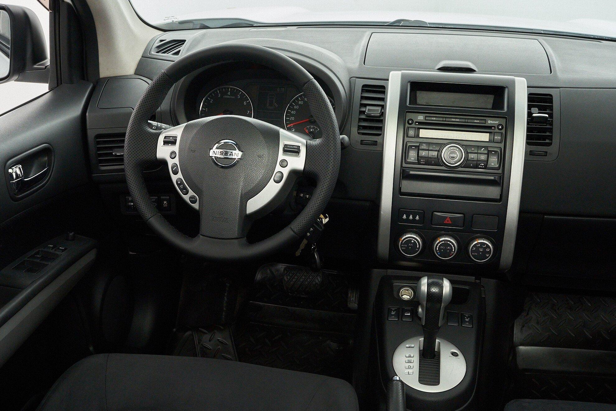 Nissan X-Trail 2011, белый