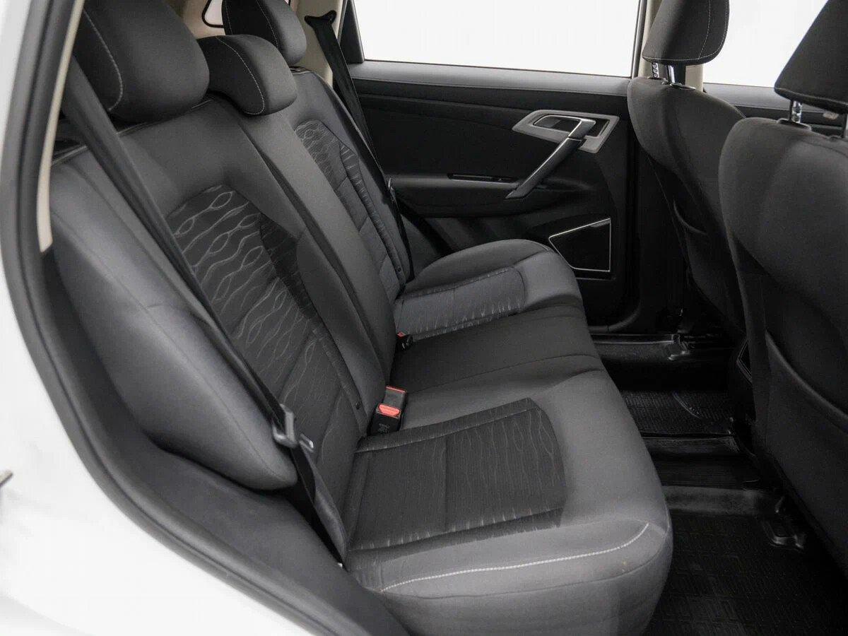 Geely Atlas 2020, белый
