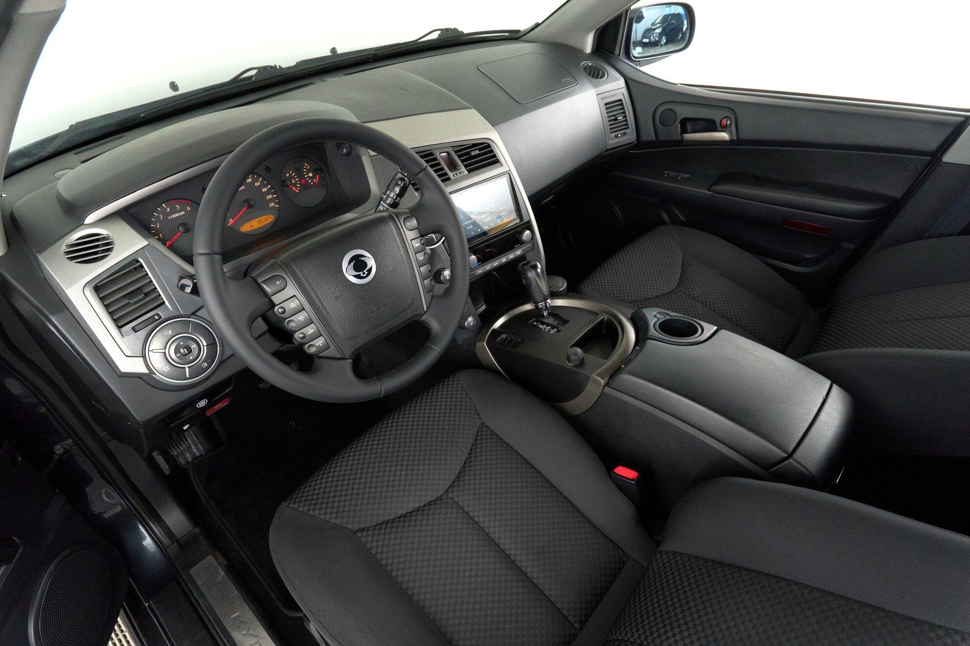 SsangYong Kyron 2015, серый