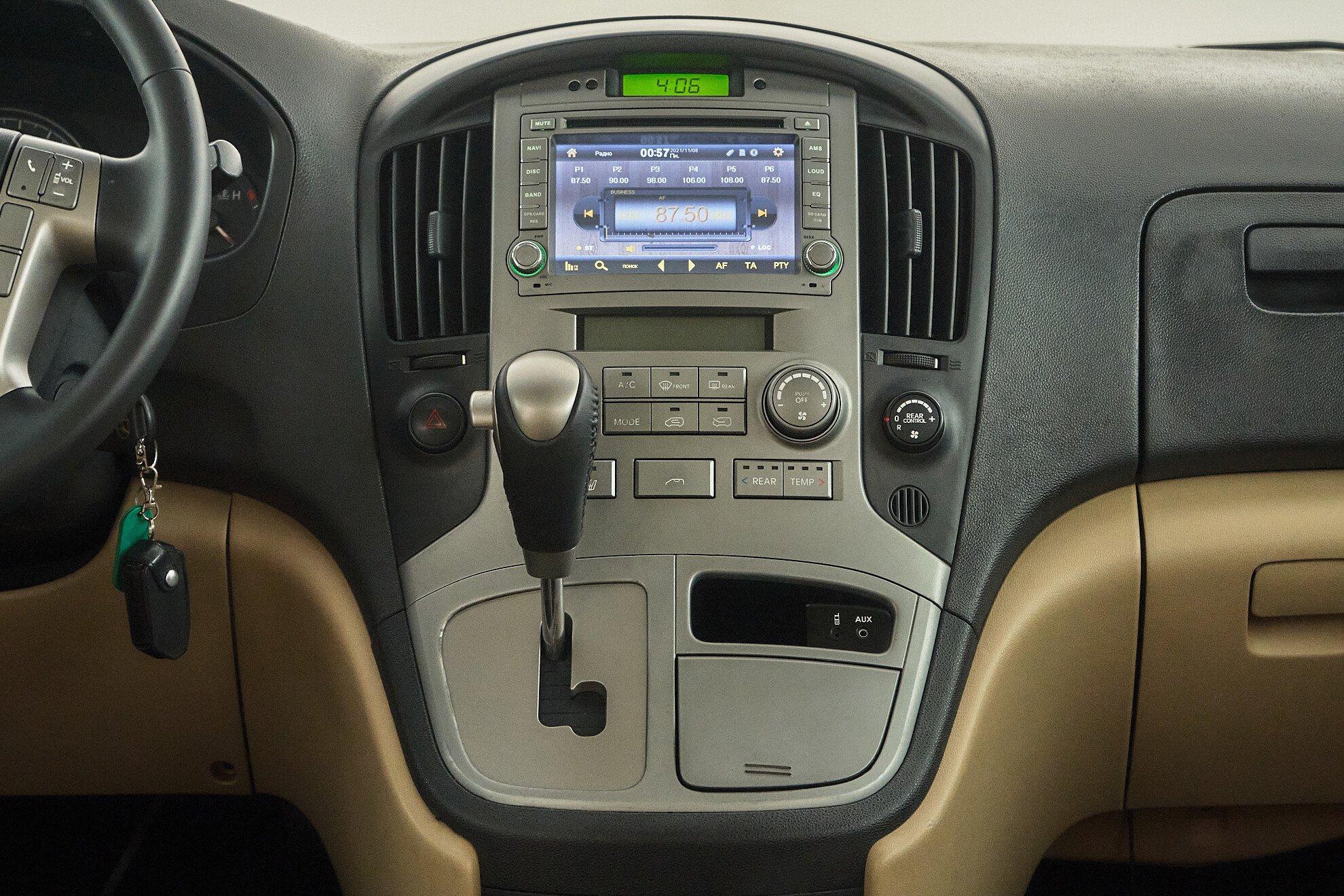 Hyundai Grand Starex 2008, серебряный