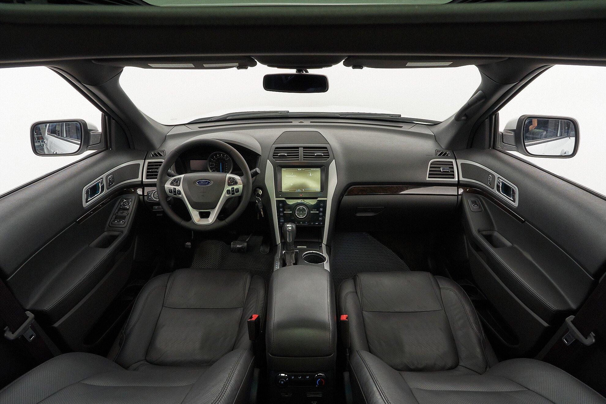 Ford Explorer 2013, белый