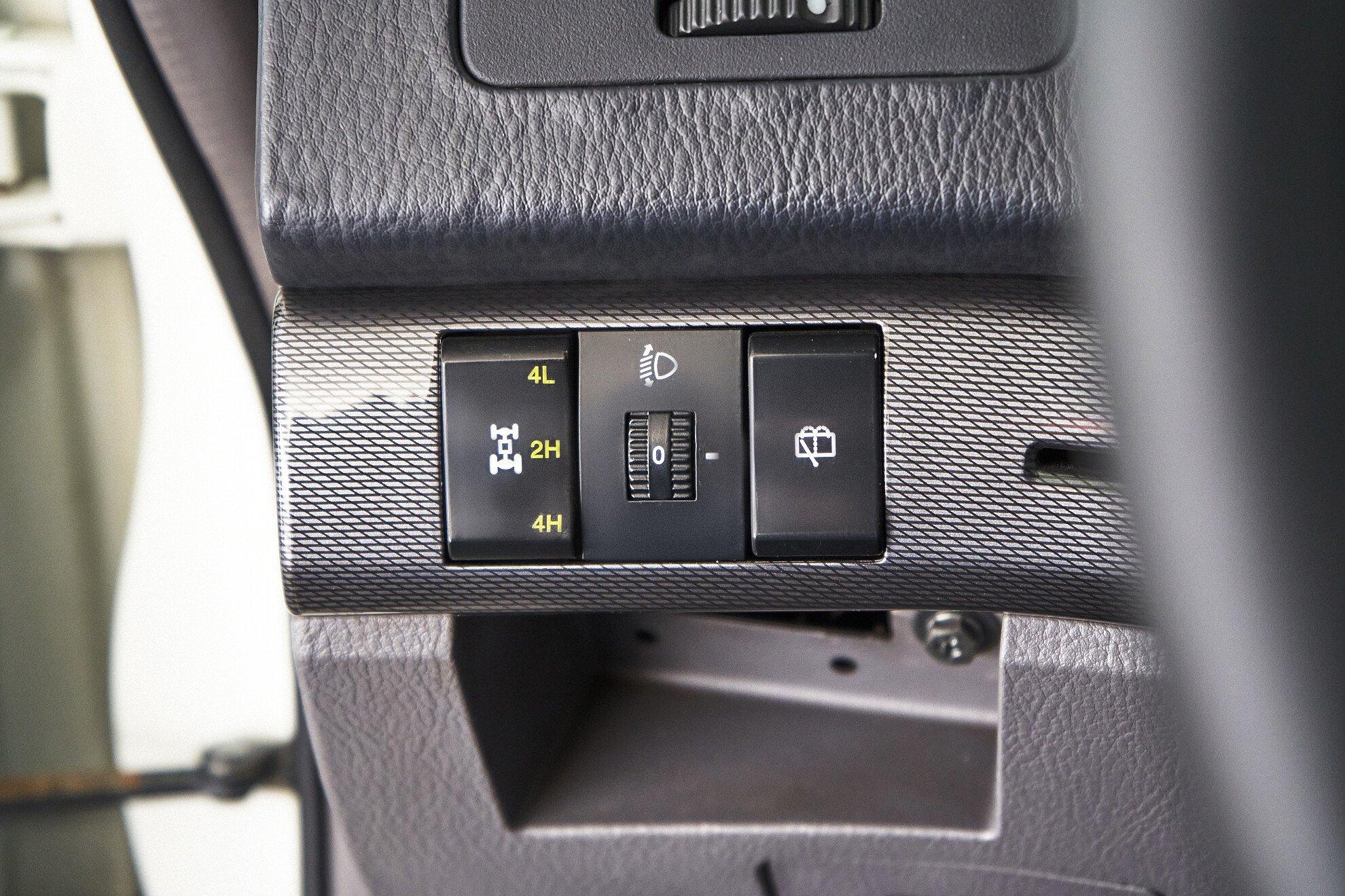 SsangYong Stavic 2014, белый