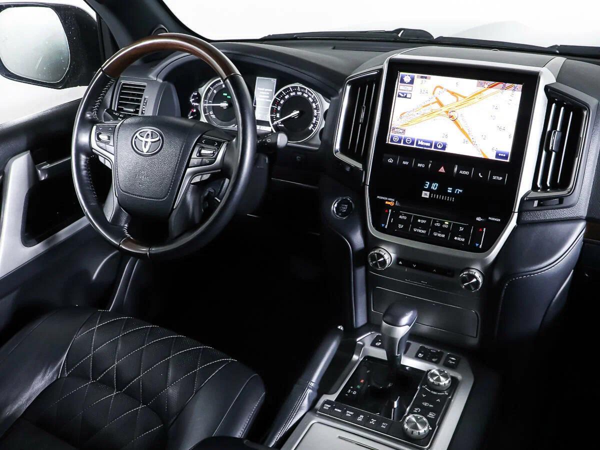 Toyota Land Cruiser 2018, черный