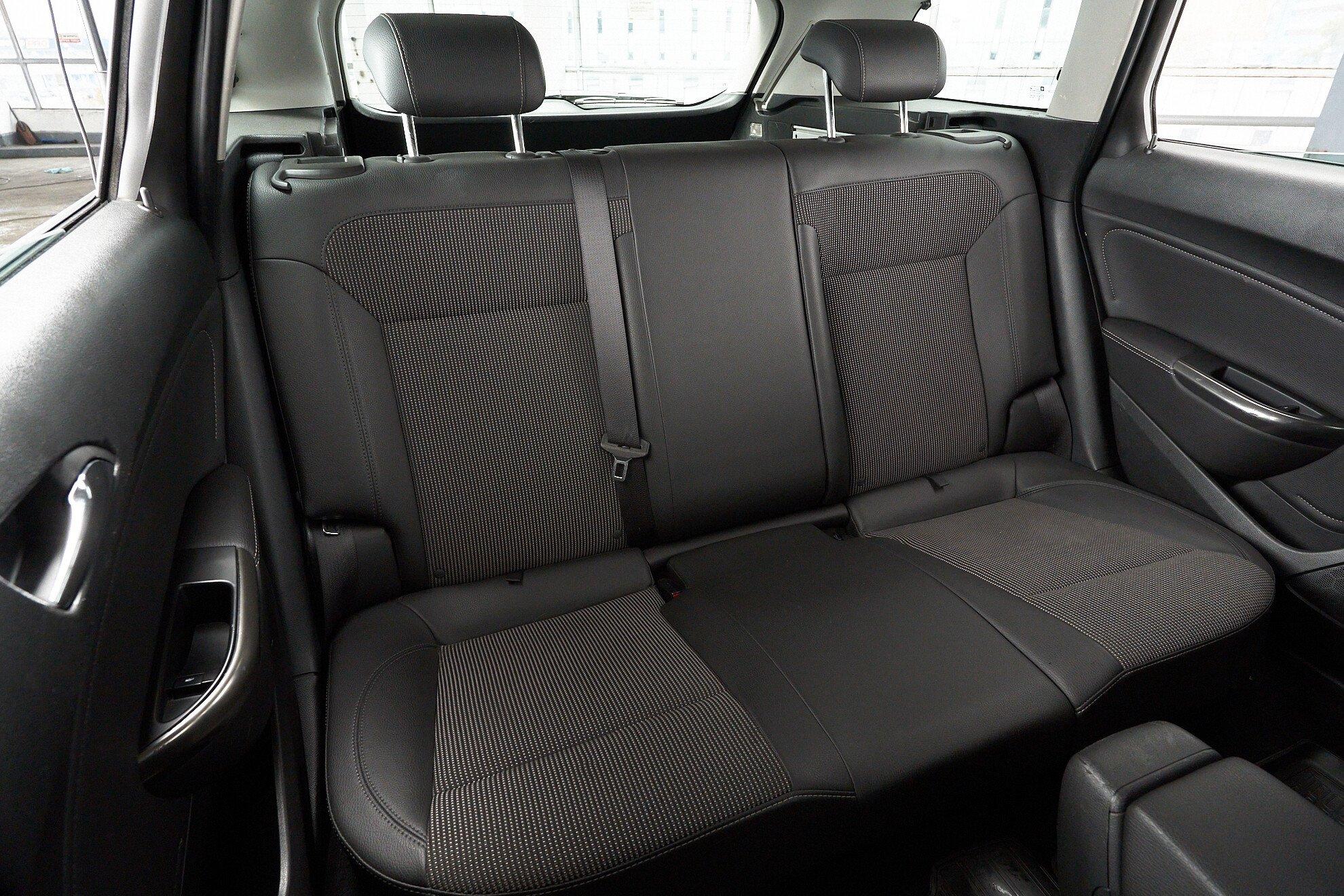 Opel Astra 2011, серый