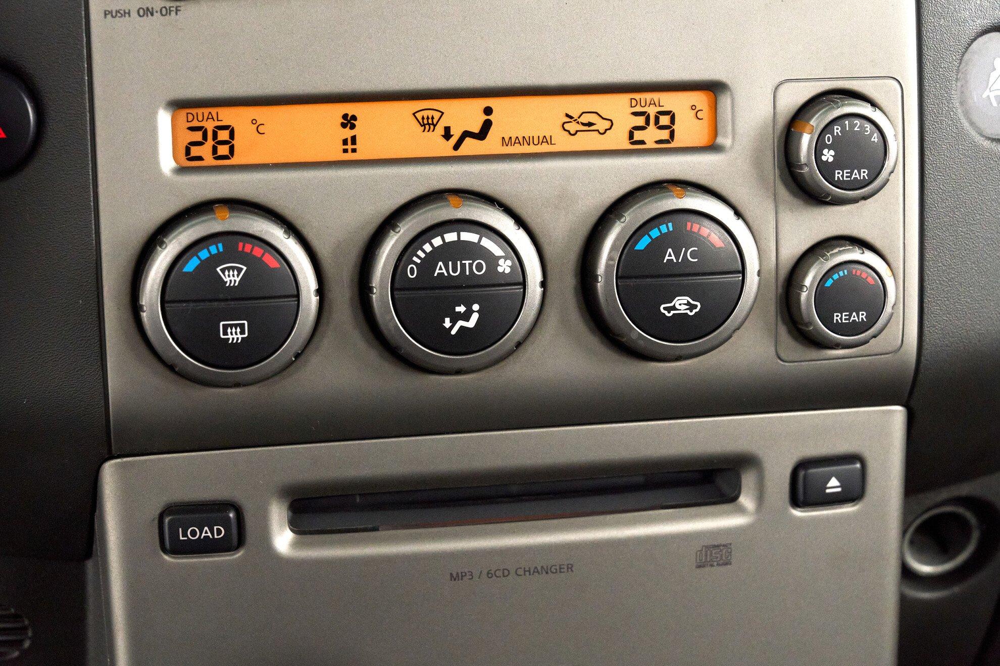 Nissan Pathfinder 2009, серебряный