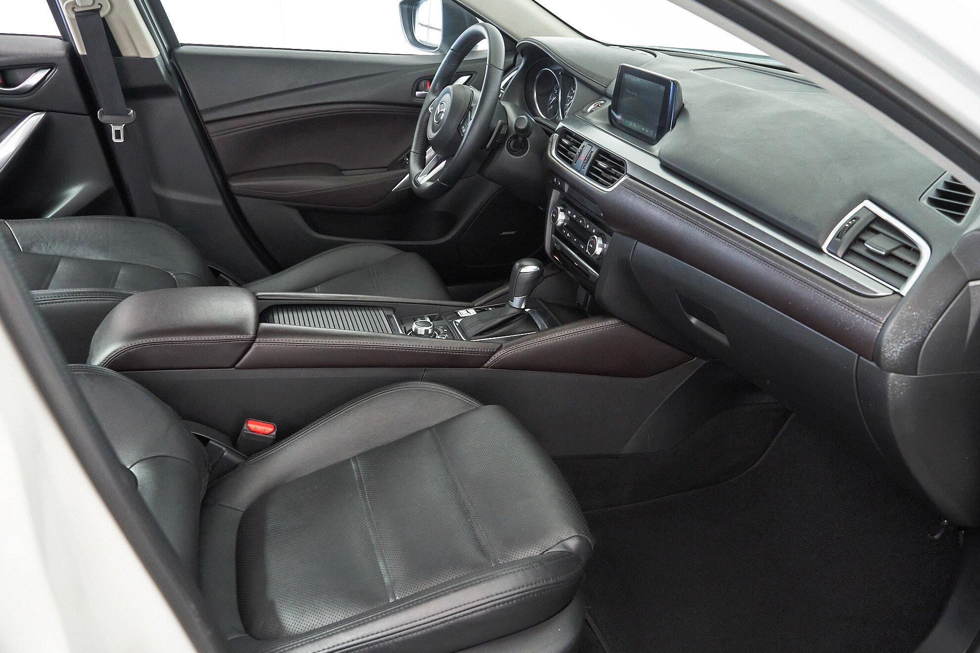Mazda 6 2016, белый