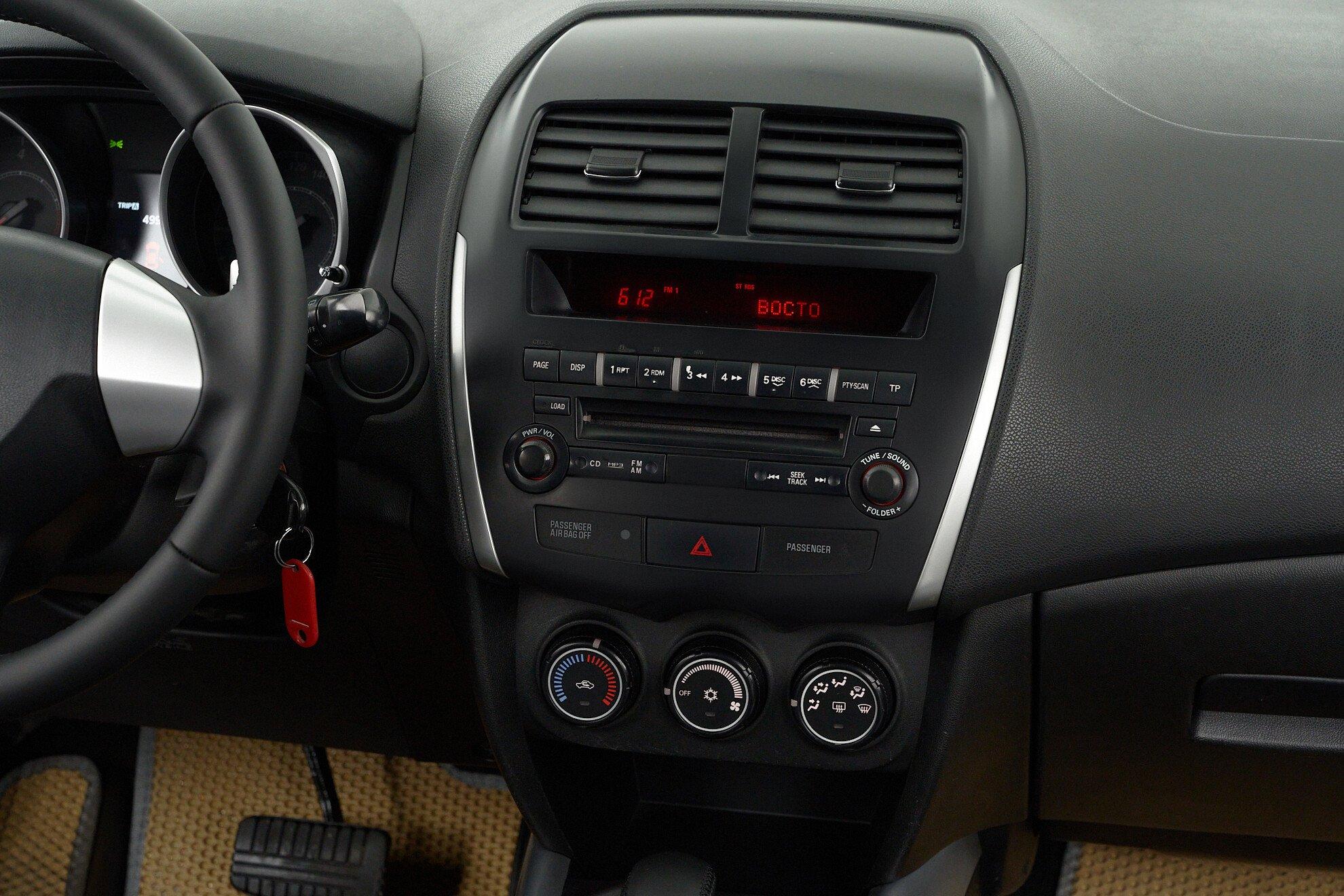 Mitsubishi ASX 2012, белый