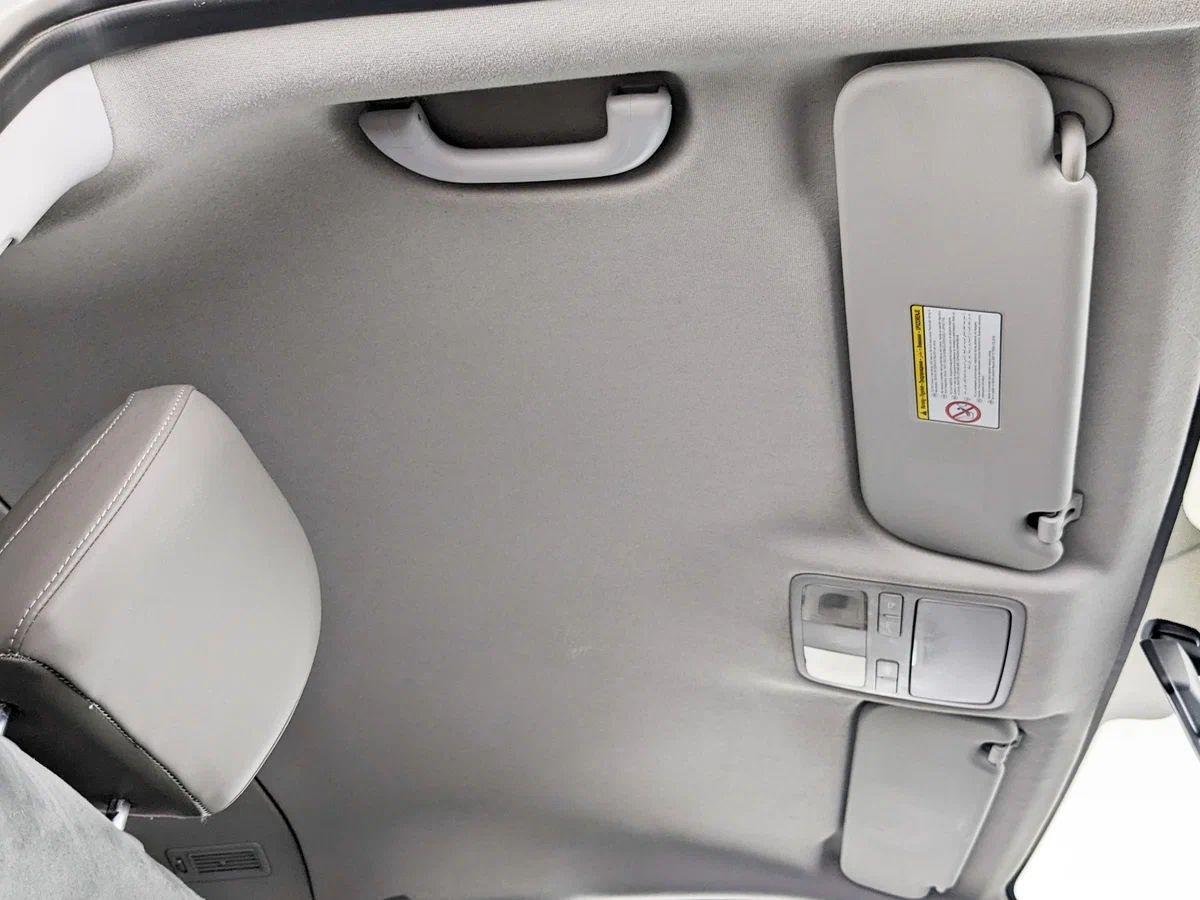 Hyundai H-1 2013, серебряный