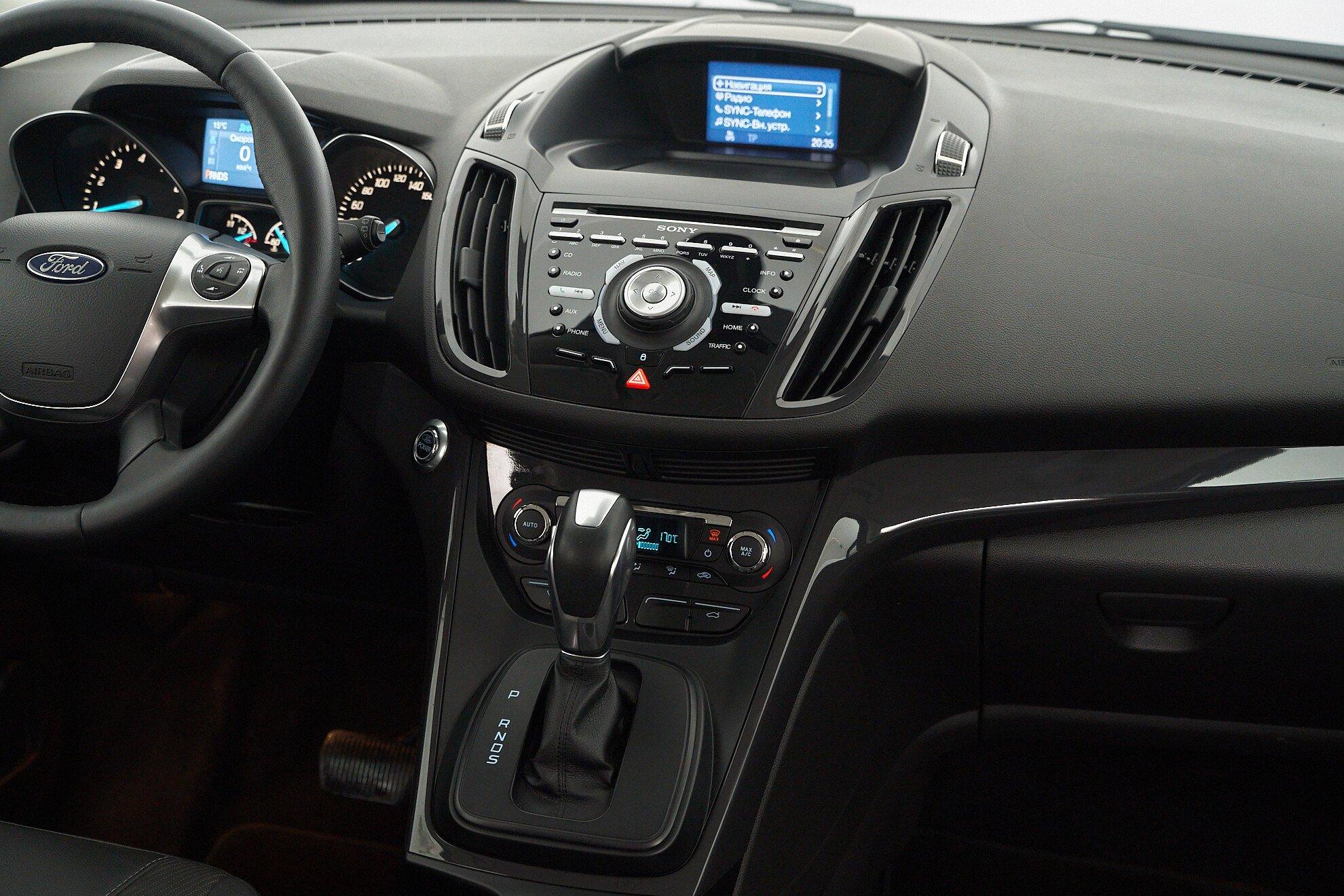 Ford Kuga 2015, белый