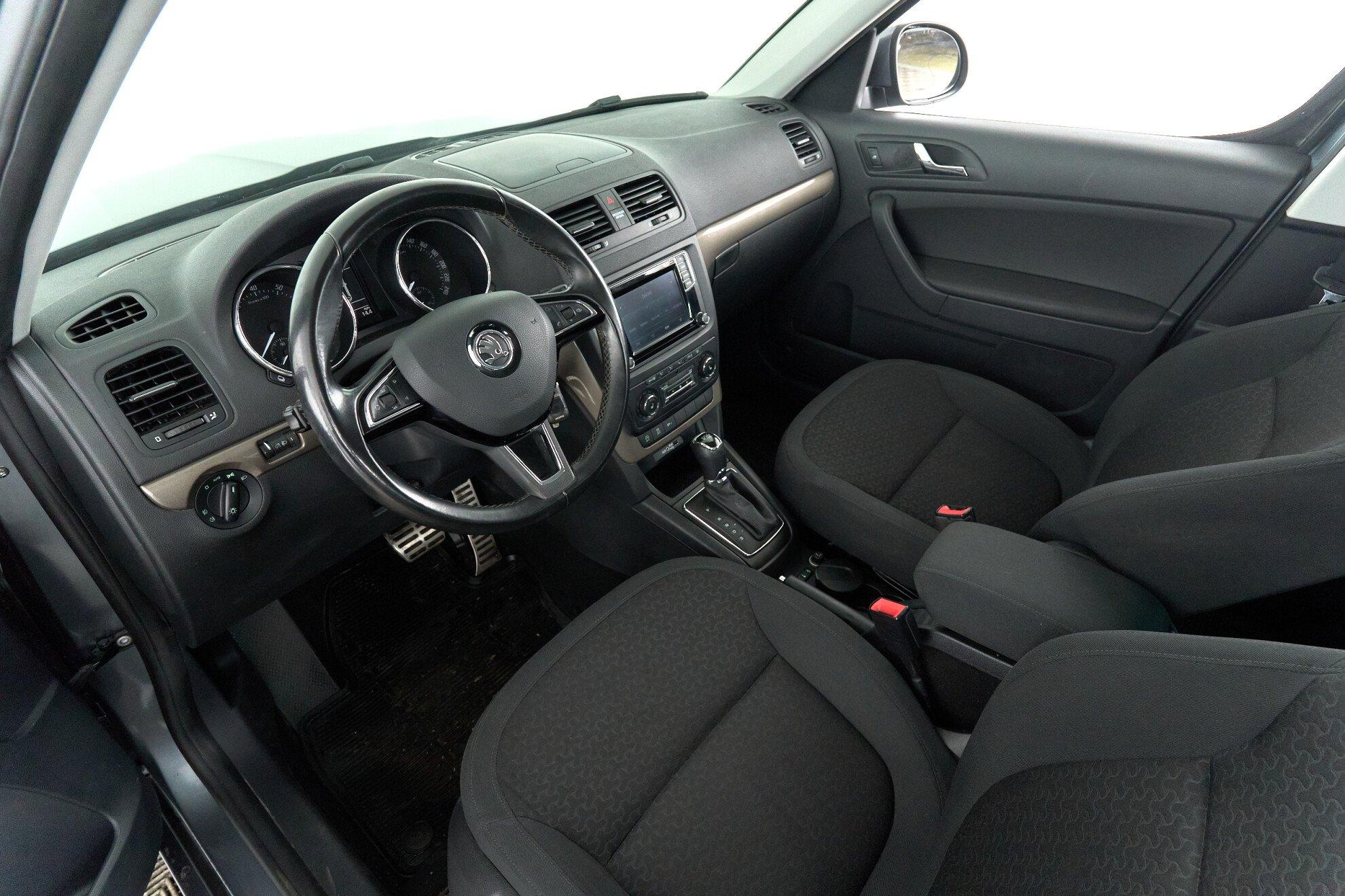 Skoda Yeti 2016, серый