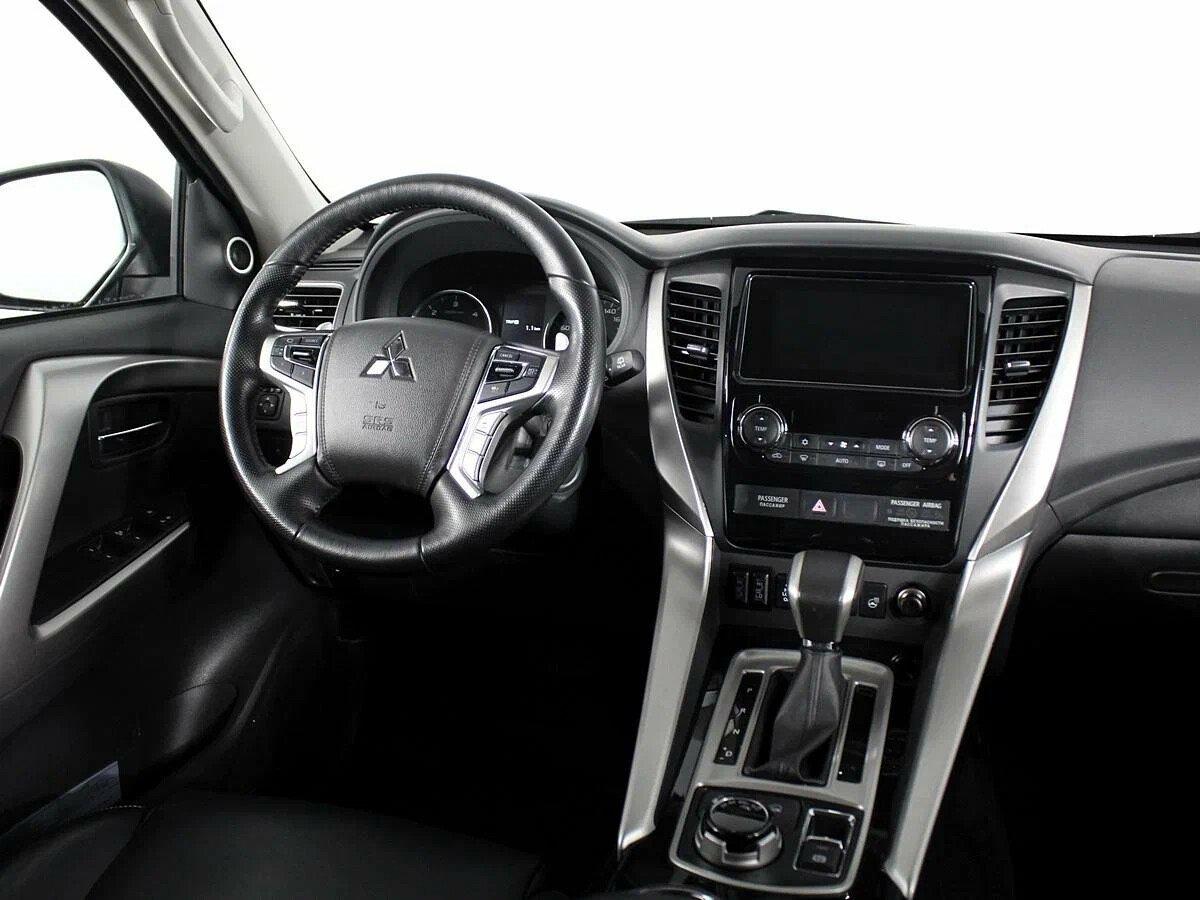 Mitsubishi Pajero Sport 2018, черный