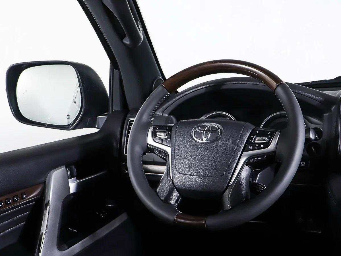 Toyota Land Cruiser 2019, черный