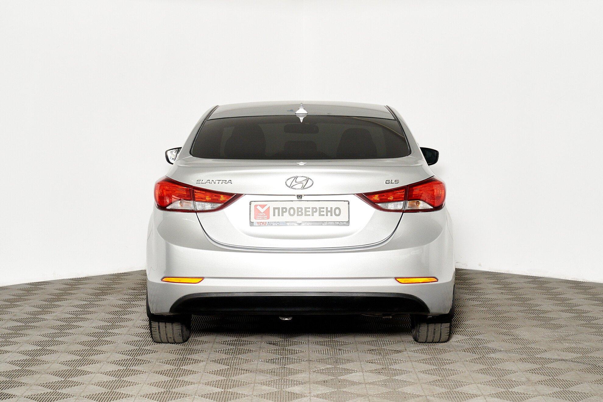 Hyundai Elantra 2015, серебряный