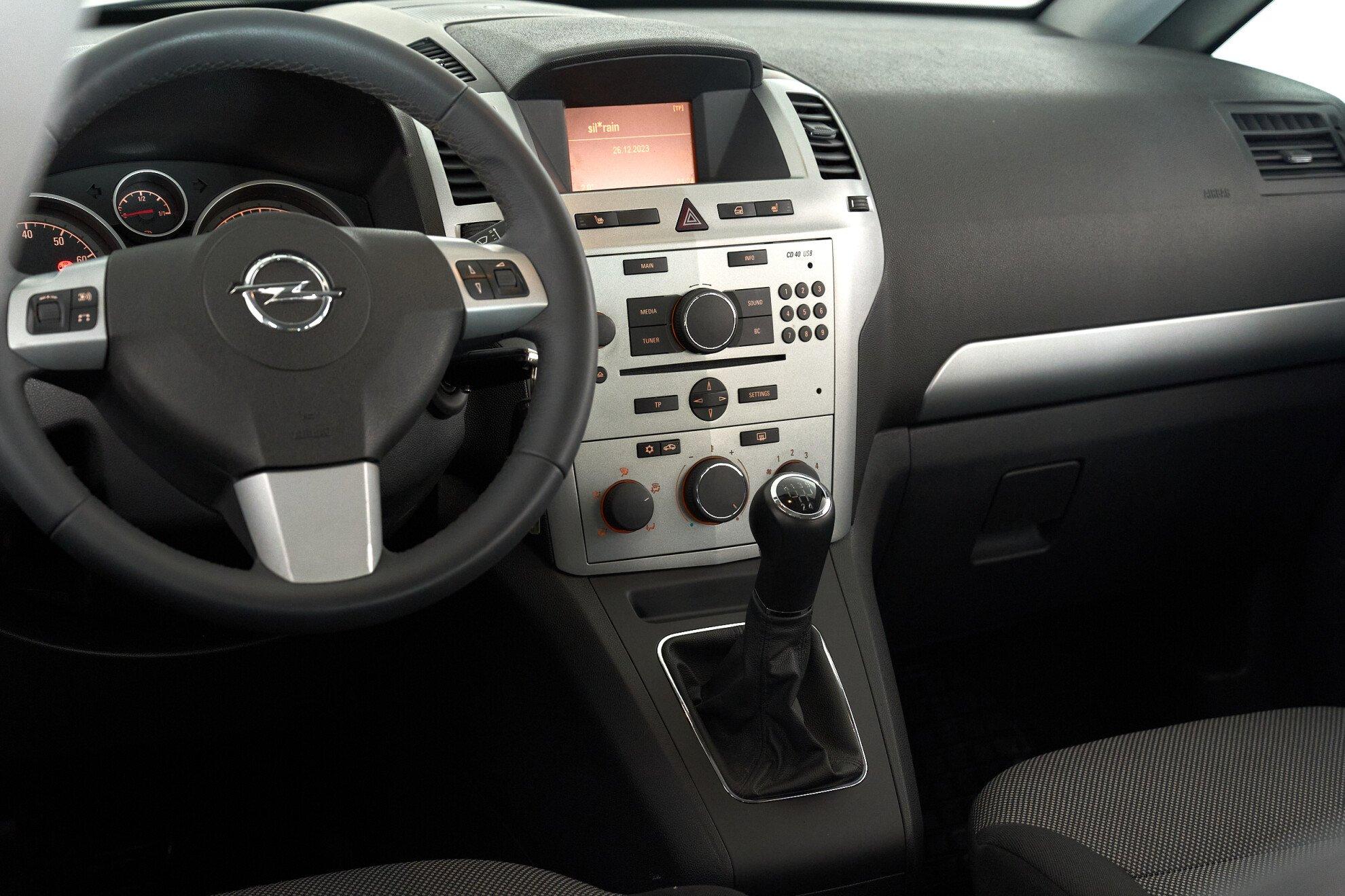 Opel Zafira 2014, черный