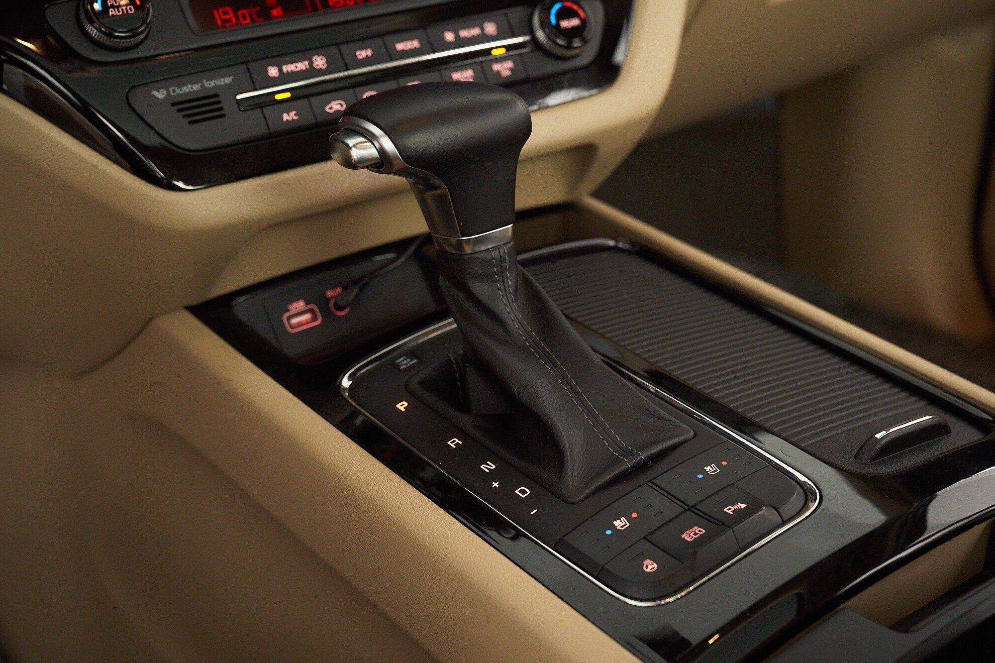 Kia Carnival 2019, черный