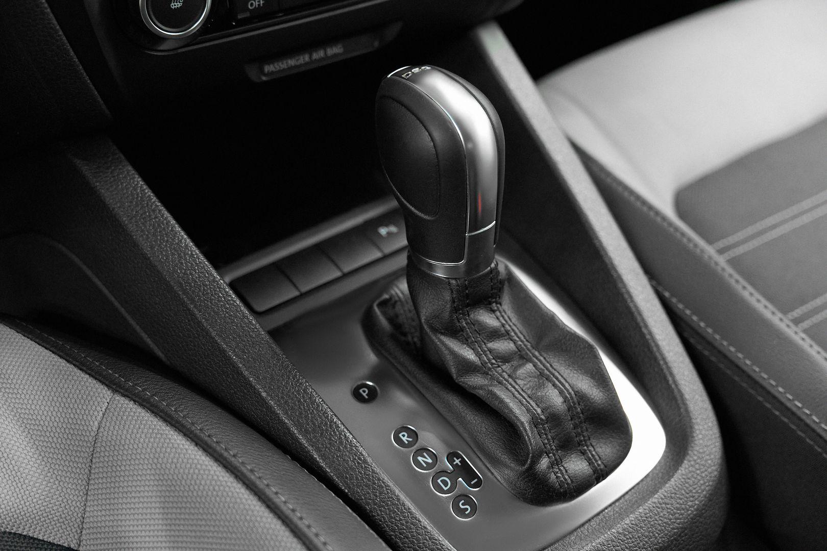 Volkswagen Jetta 2014, серый