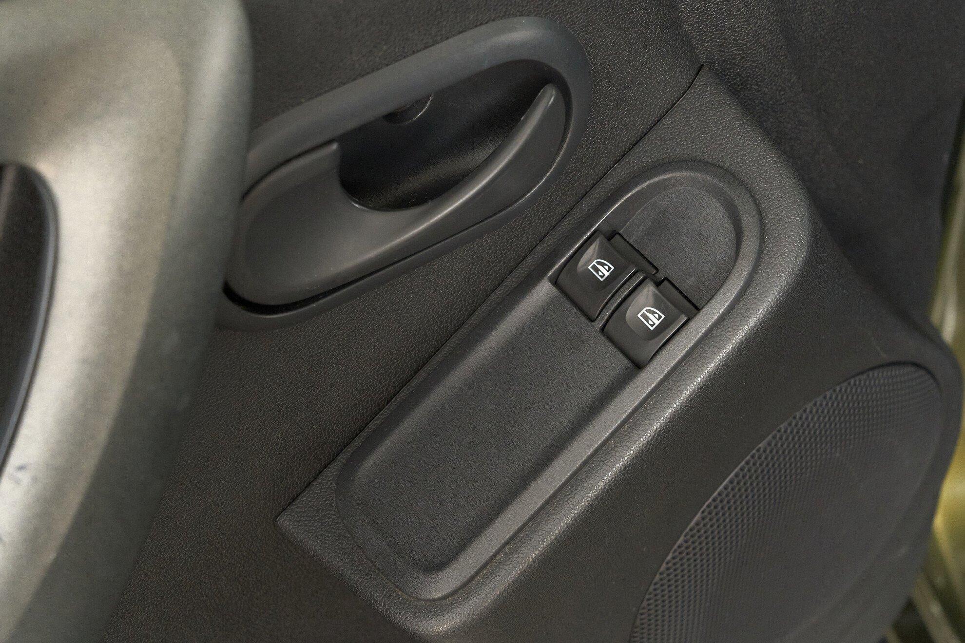 Renault Duster 2015, зеленый