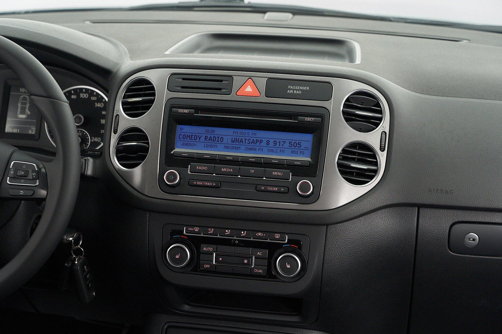 Volkswagen Tiguan 2011, серебряный